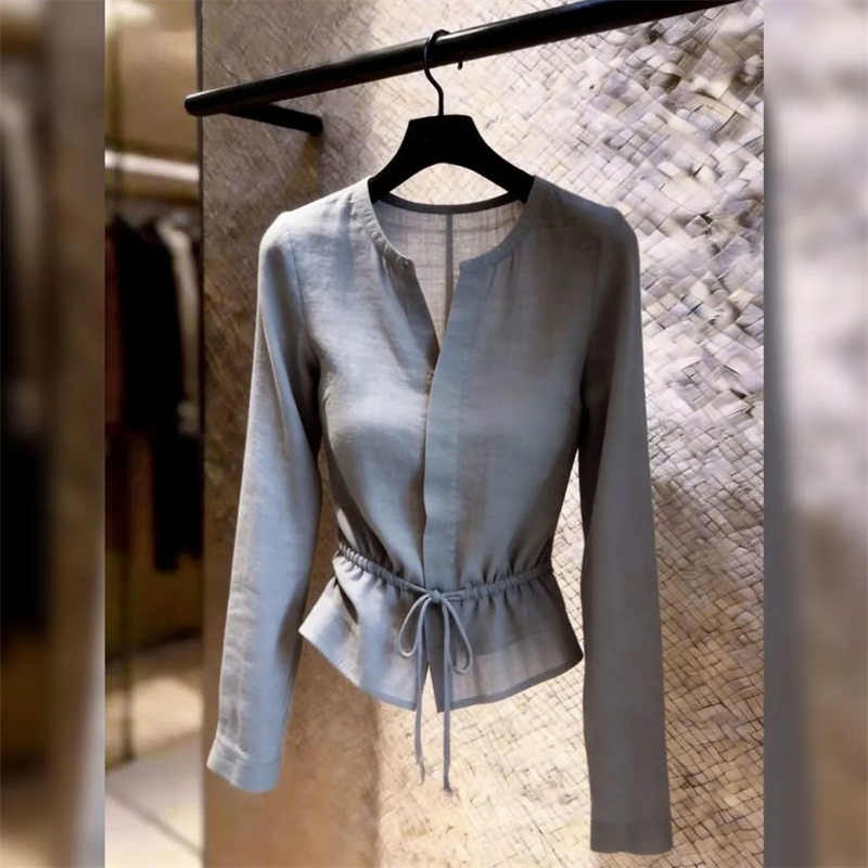 Summer Clothing For 70 Year Old Woman - Женская футболка-топ: очень стильная серая блузка,